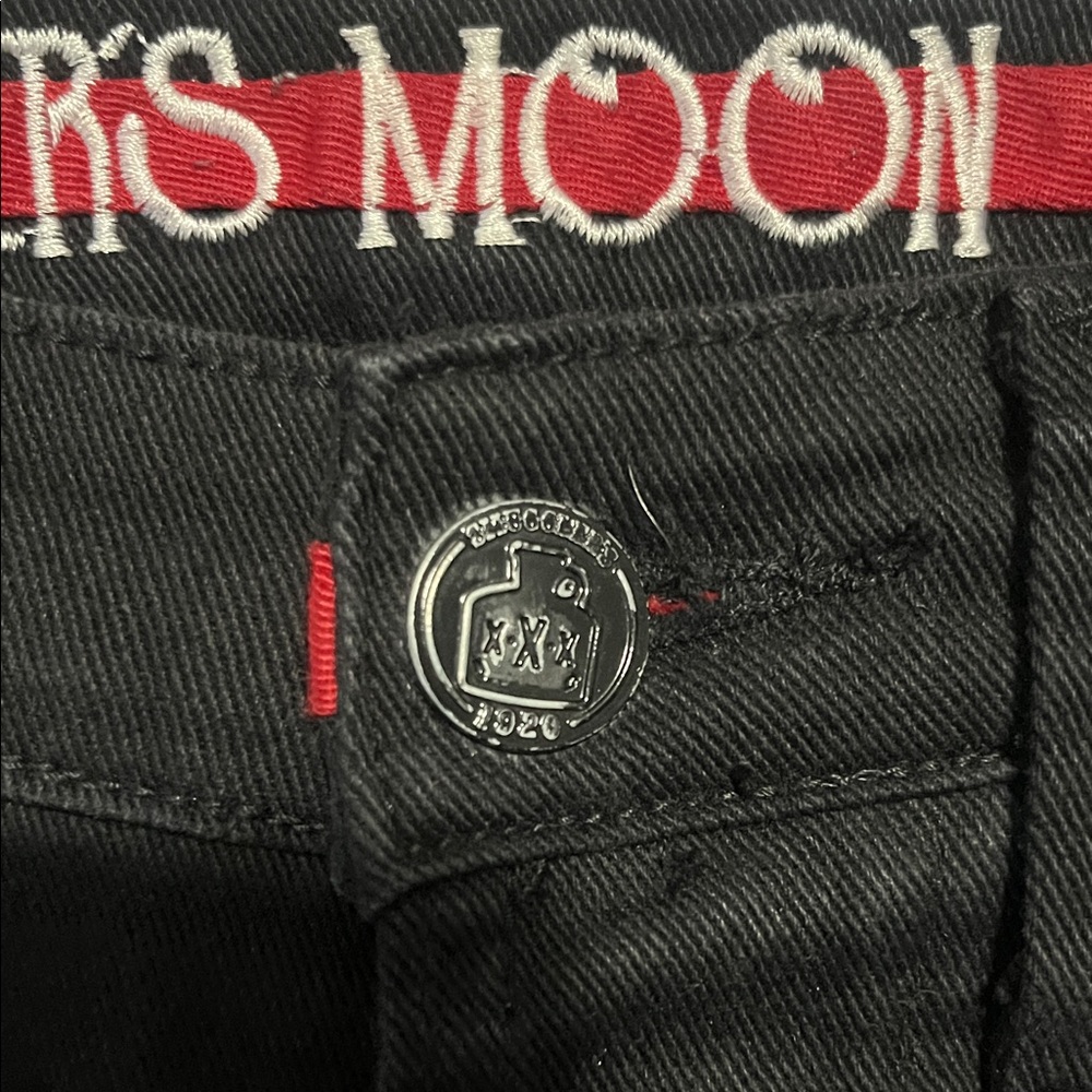 Smuggler’s Moon Edgy Black Cargo Pants with Zipper Details 30x31 - Picture 6 of 10